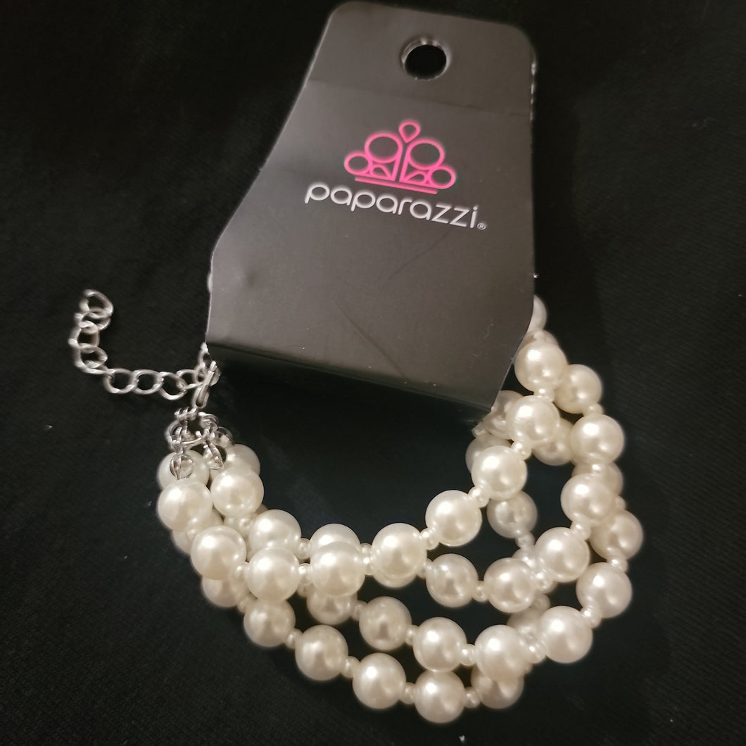 4 Strands white pearls