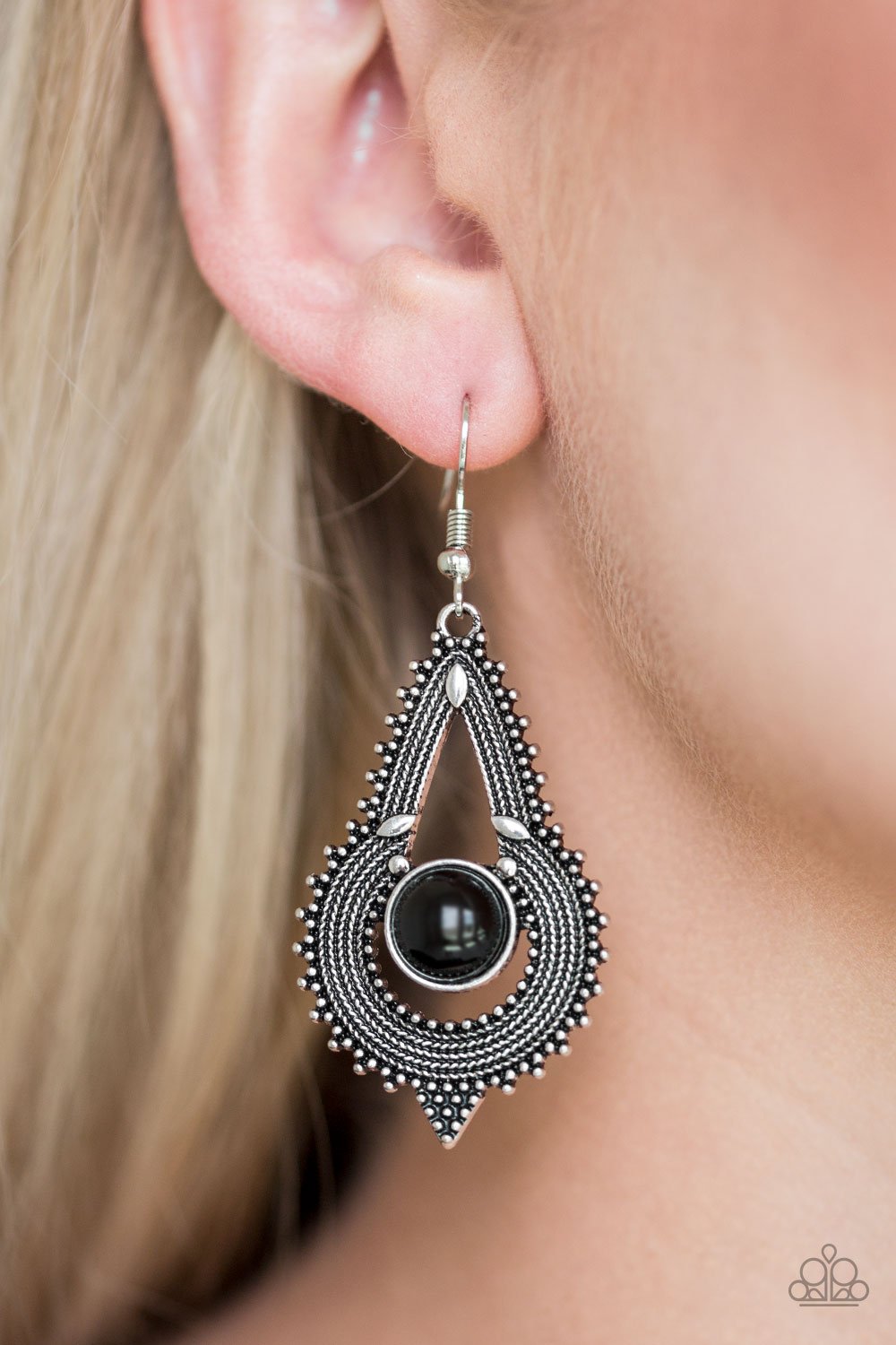 Zoomin Zumba - black - Paparazzi earrings